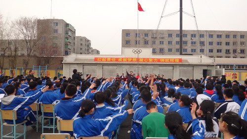 我校张玉中教授为自己扛起生命的责任演讲会在铁岭市第三中学举行